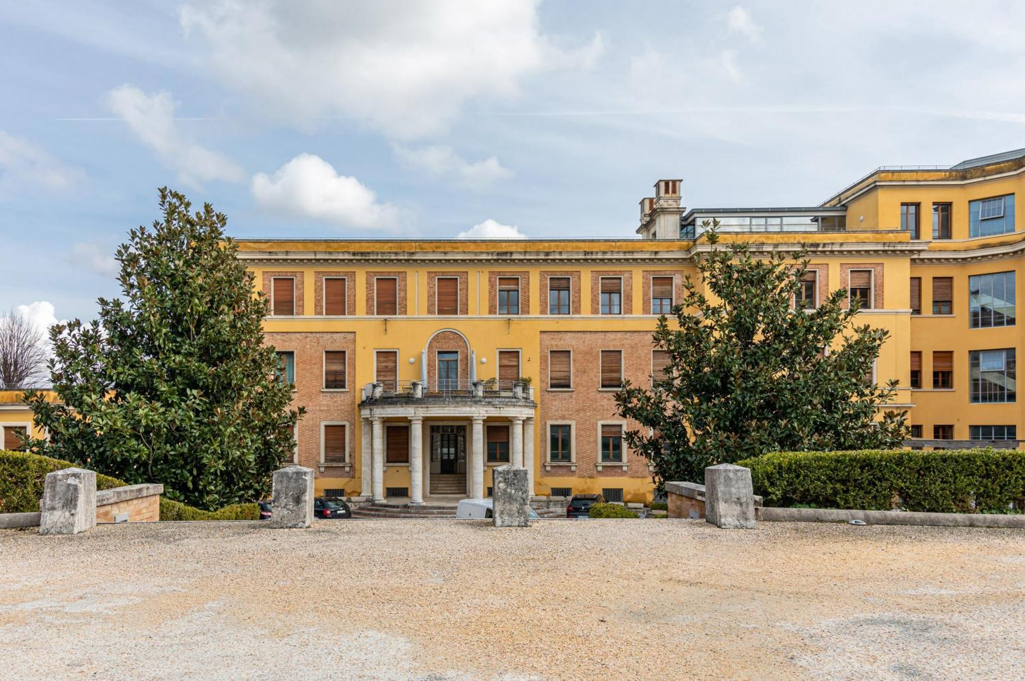 Porta Tufi Luxury Apartment With Private Parking! Siena Exterior photo